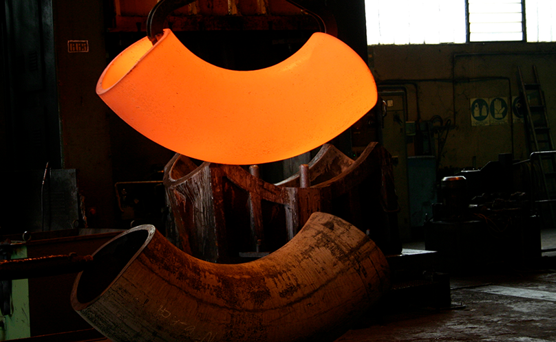 Бесшовные трубы и сварные фитинги: производство, прочность и применение