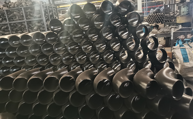 Почему на трубах из нержавеющей стали появляются пятна после чистки?