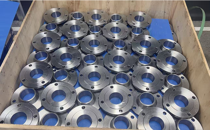 В чем разница между фланцем под приварку встык и плоским фланцем под приварку?