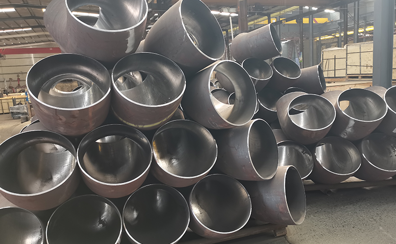 В чем разница между бесшовными и шовными локтями?